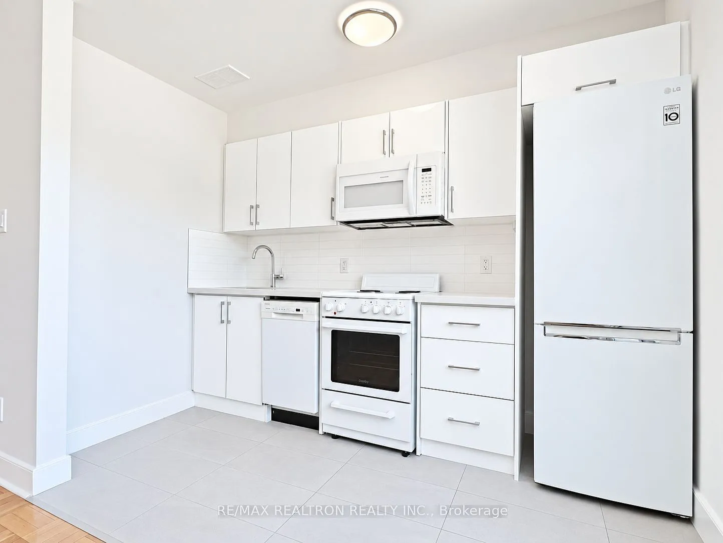 Studio, $1,950 — Photo 3