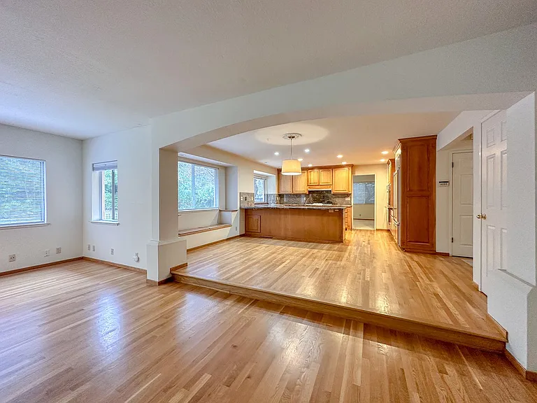 116 Granada Way — Photo 3