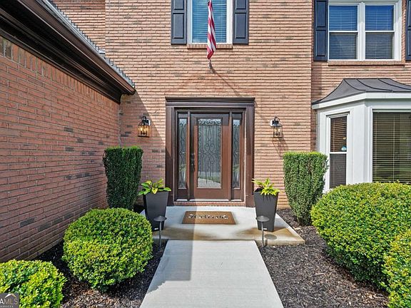 3rd image of 485 Weatherend Ct