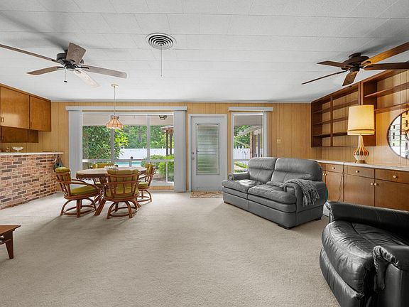 4th image of 501 Davella Dr