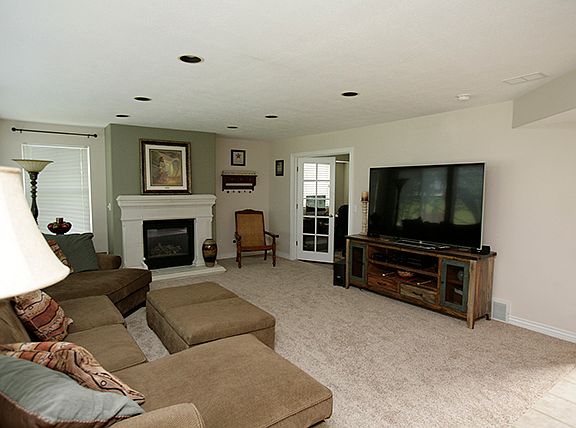 Family room w/adjoining offi