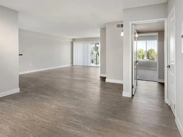 Amanda Regency Apartments — Photo 11