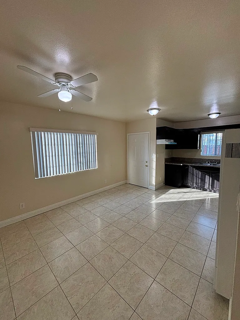 3 bed, 612 sqft, $3,650 — Photo 3