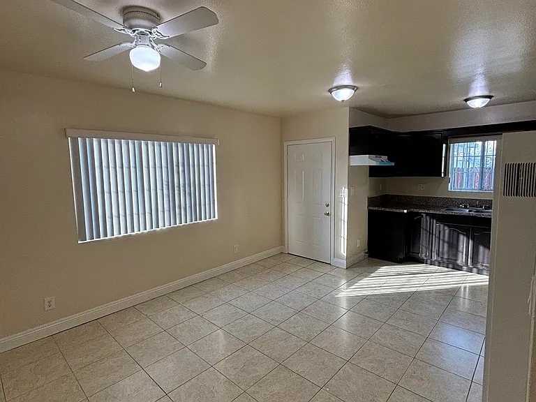 11015 S San Pedro St #11017 — Photo 3