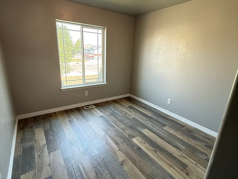 1408 Lauren Ln — Photo 15