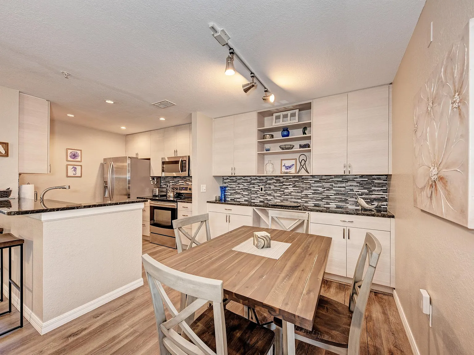 3 bed, 1224 sqft, $3,000 — Photo 3