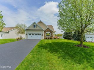 19 Brighton Dr, Clifton Park, NY 12065