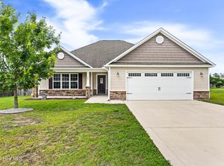 207 Long Neck Dr, Richlands, NC 28574