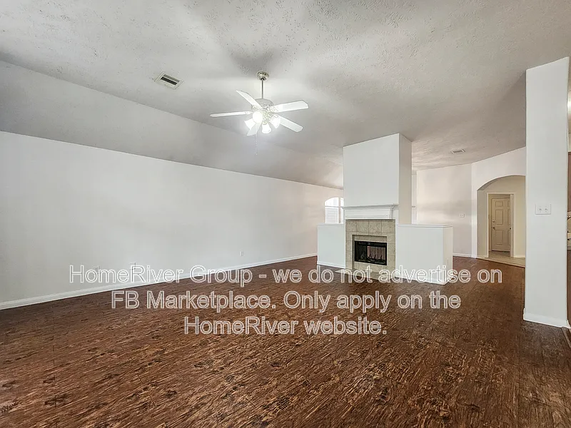 4 bed, 2.0 bath, 2427 sqft, $2,700 — Photo 4