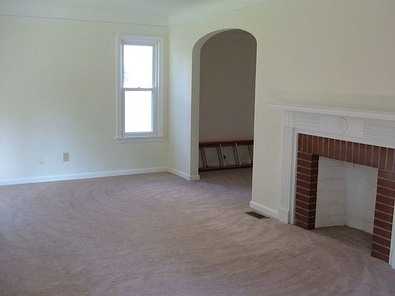 3rd image of 19731 Locherie Ave