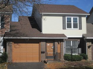 92 Frenchwoods Cir, Rochester, NY 14618