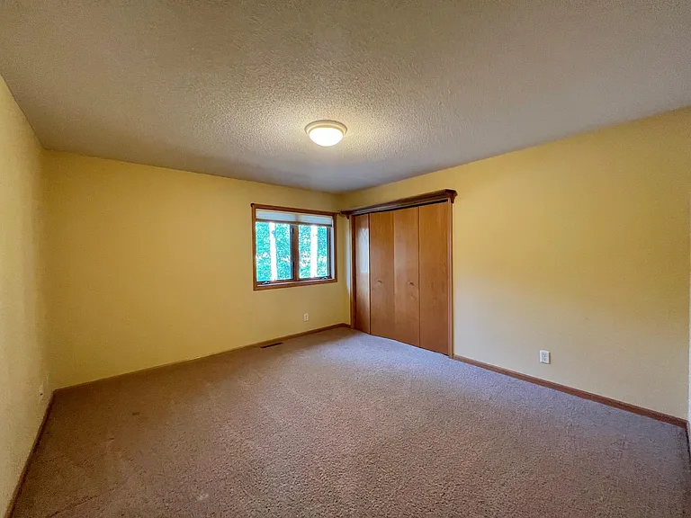 1701 Pheasant Run — Photo 20