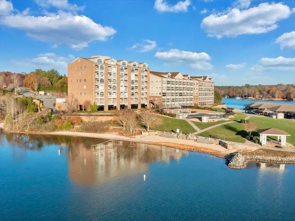 1217 Graves Harbor Trl #112, Huddleston, VA 24104