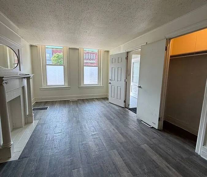 717 W Market St #A — Photo 11