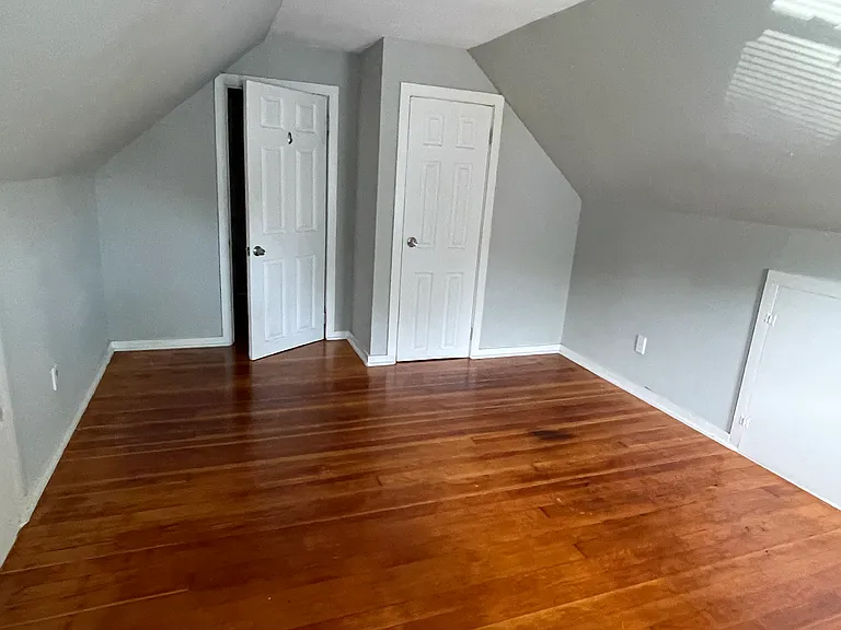 135 Mercer Ave — Photo 2