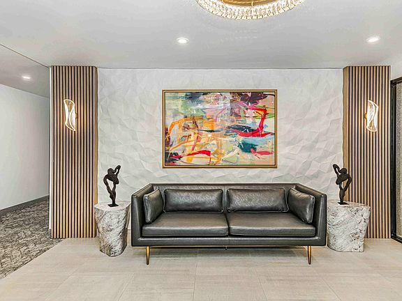 3rd image of 1301 Burnside Rd W #1307479