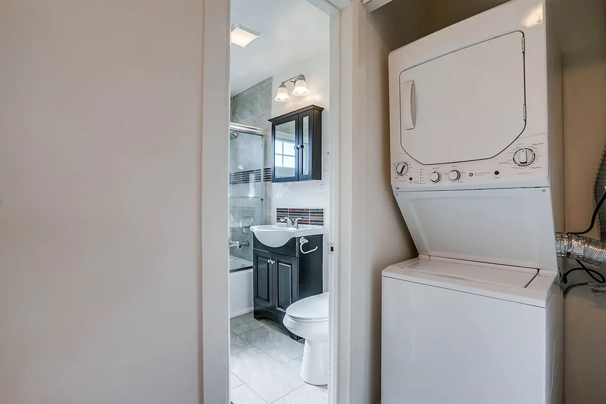 Building Photo - 6633 Crenshaw Blvd #12