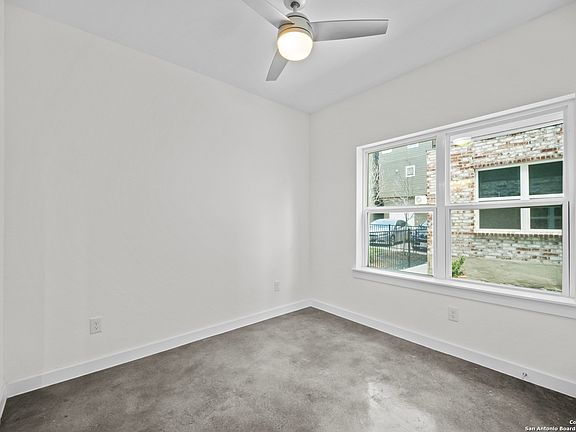 5th image of 210 W Poplar St #105/106