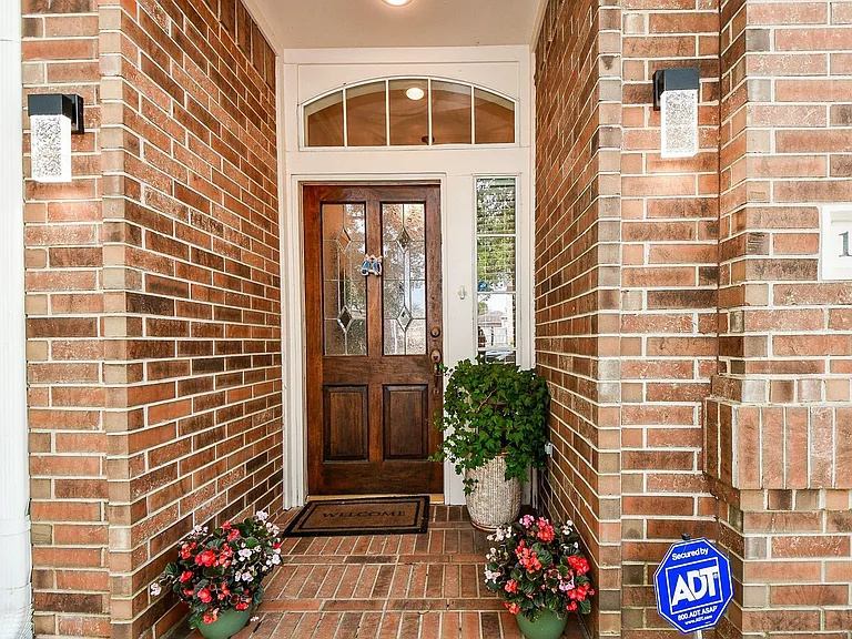 1211 Magnolia Woods Ct — Photo 2