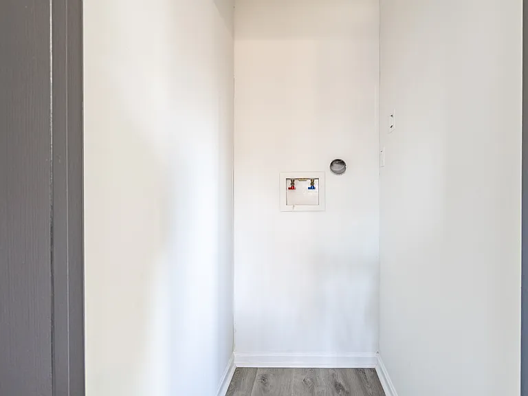 740 Mozley Dr SE #B — Photo 11
