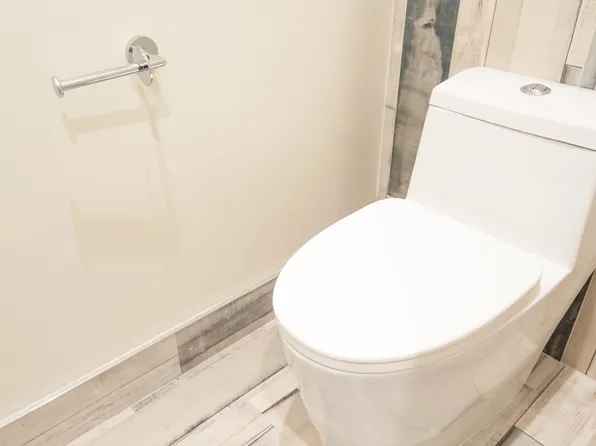 1426 De Kalb Avenue image 22 of 40