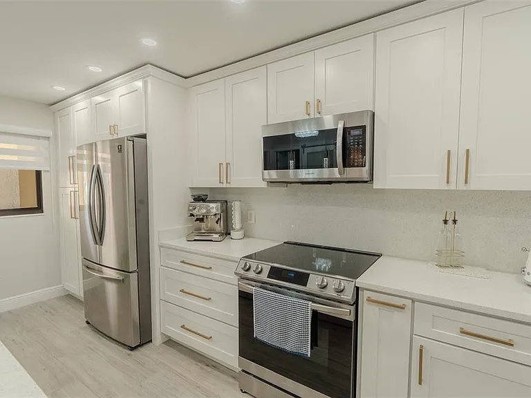 126 1st St E #210 — Photo 10