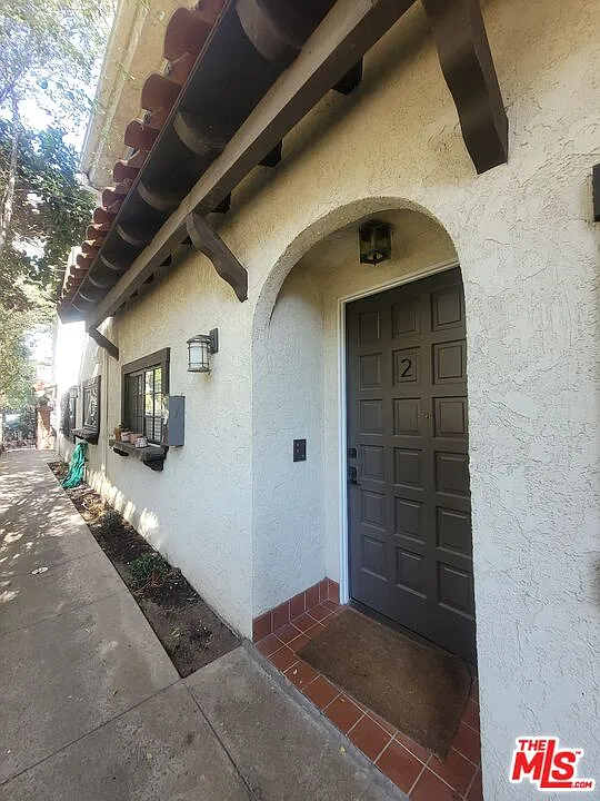 3 bed, 2.5 bath, 1664 sqft, $8,900 — Photo 3