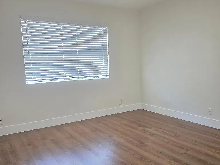 4326 W 142nd St #8 — Photo 14