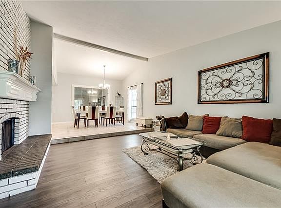 3rd image of 1009 Longhorn Dr