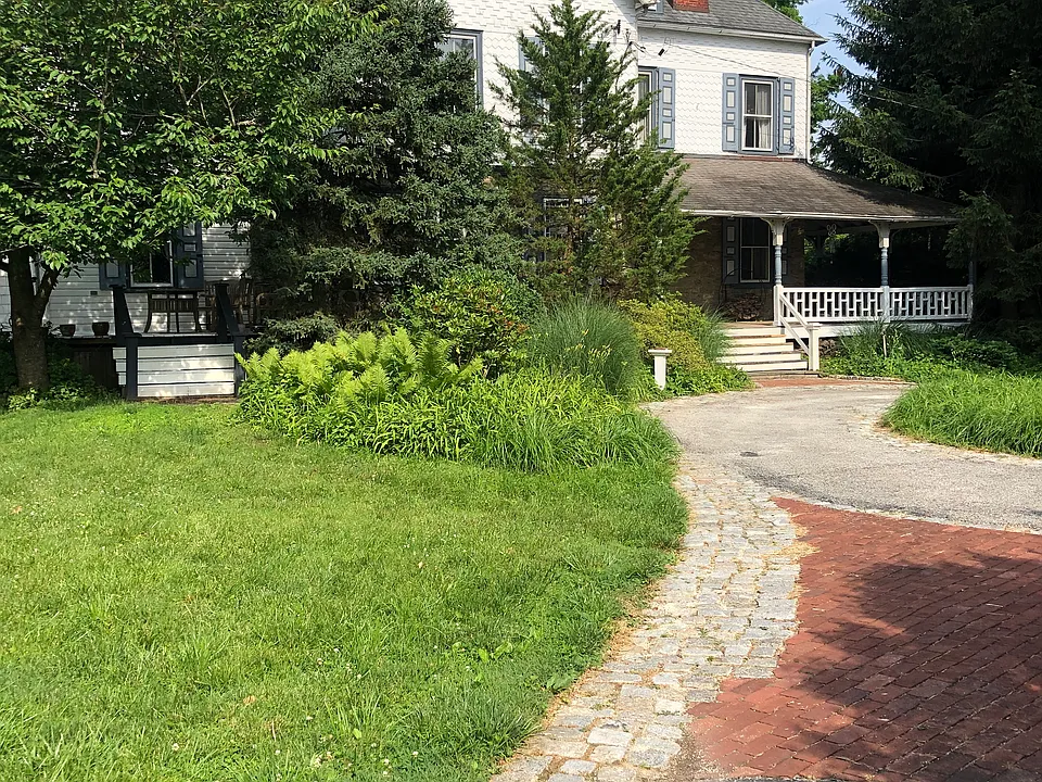 147 W Conestoga Rd