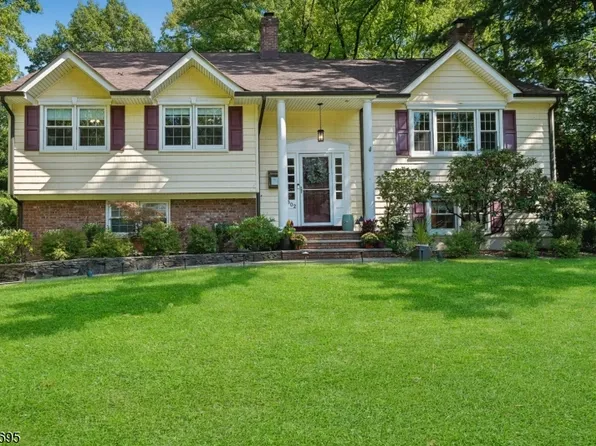 302 Woods End Rd, Westfield Town, NJ 07090