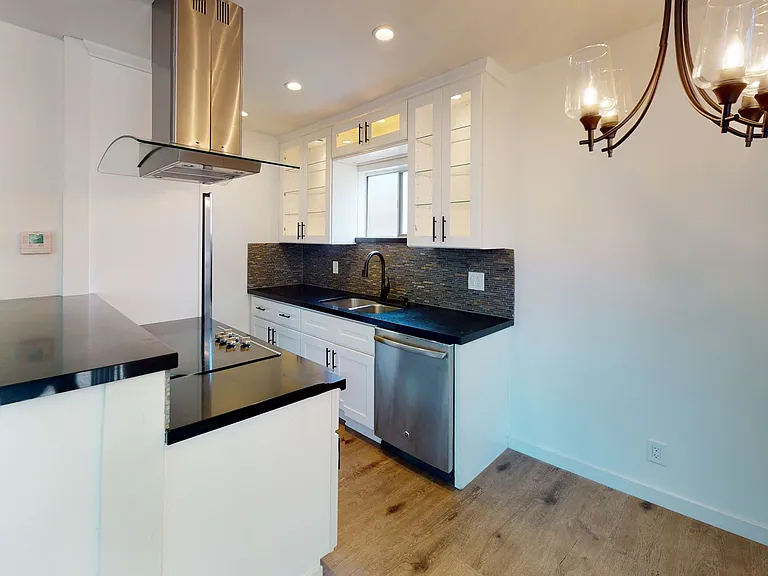 212 S Arnaz Dr — Photo 11