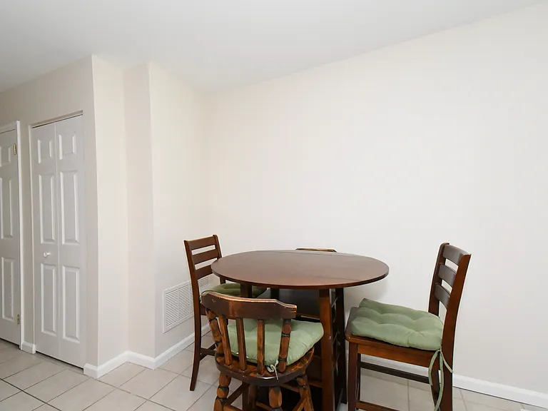 2489 Hillendale Dr — Photo 18