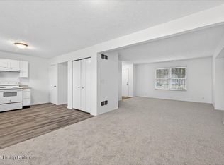 6508 Hunters Creek Blvd, Louisville, KY 40258