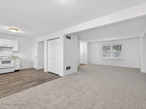 6508 Hunters Creek Blvd, Louisville, KY 40258