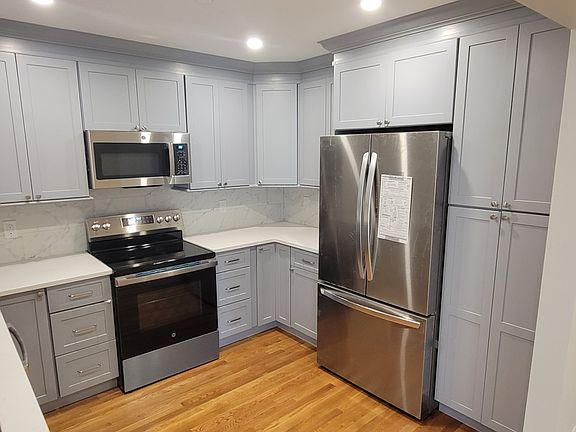 2nd image of 731 N Broadway Unit 3