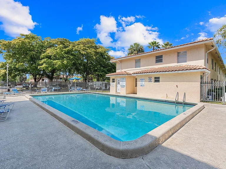 3230 NW 102nd Ter #108-F — Photo 10