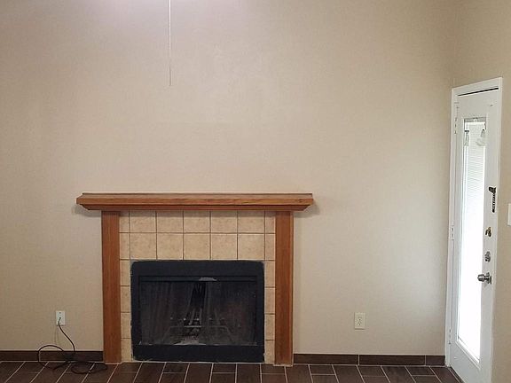 4th image of 443 Weaver St