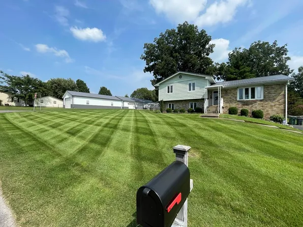 701 Southgate Dr, Morganfield, KY 42437