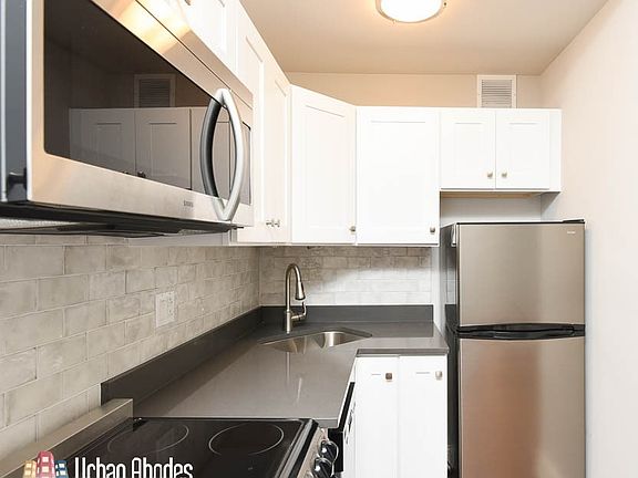 2nd image of 640 W Wrightwood Ave APT 109