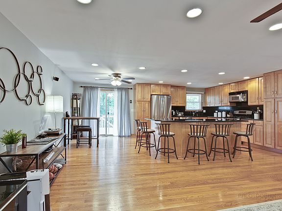 4th image of 417 Cole Ct