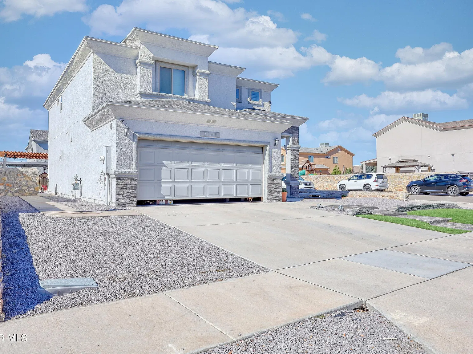 4 bed, 4.0 bath, 2140 sqft, $2,595 — Photo 2