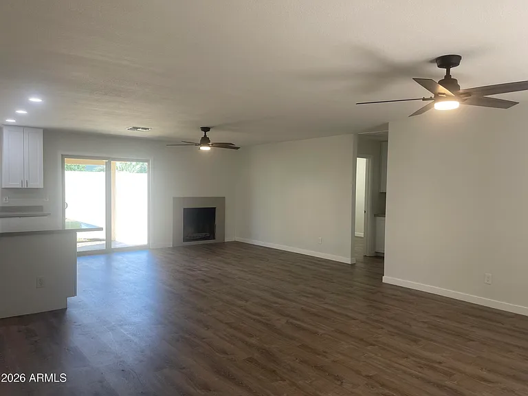 2920 E Michelle Dr — Photo 5