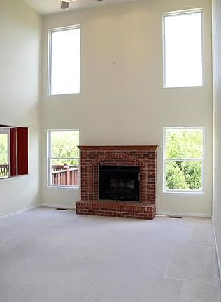 Spacious and Bright Great Room