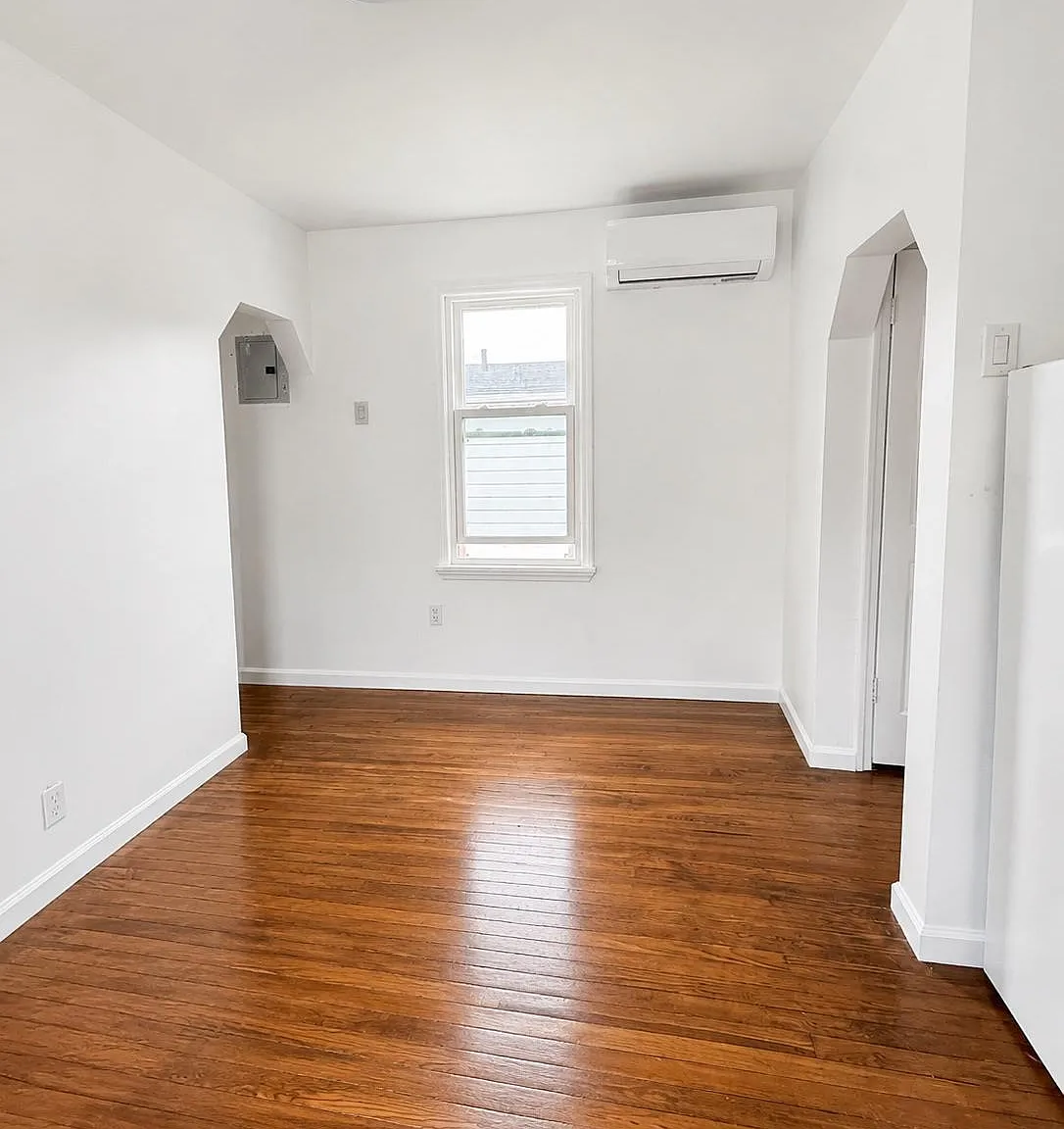 826 Wilcox Avenue, New York, NY 10465 — Photo 3