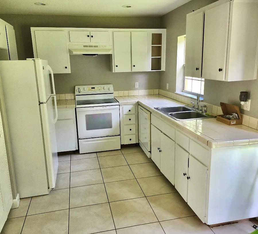 2512 Weber St — Photo 2