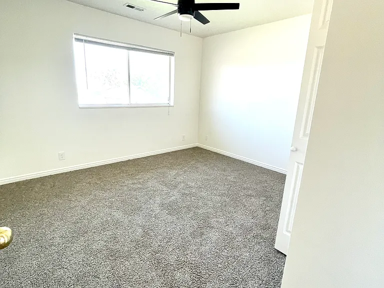 75 S 725 E — Photo 11