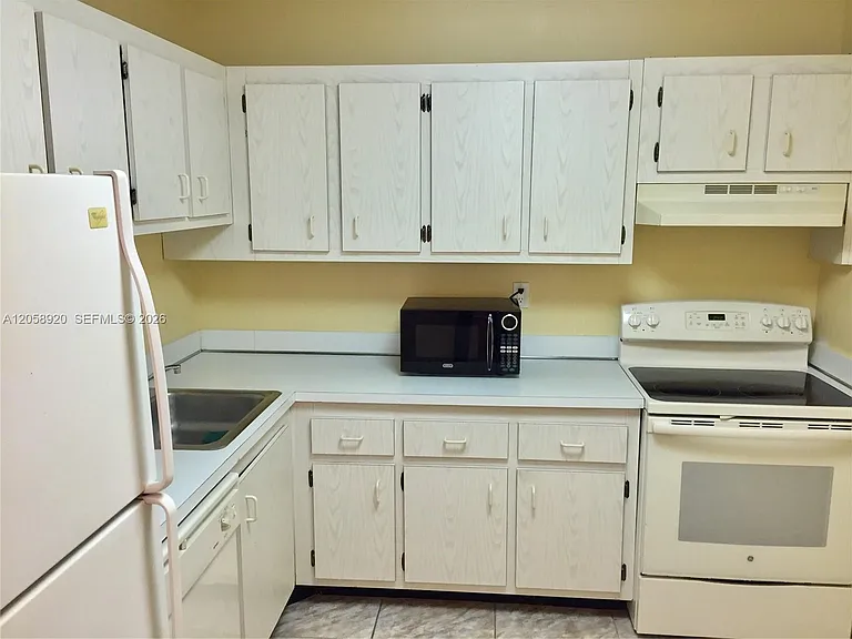 7720 Camino Real #107 — Photo 2