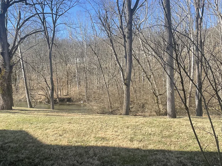 Deer Run Apartments — Photo 40