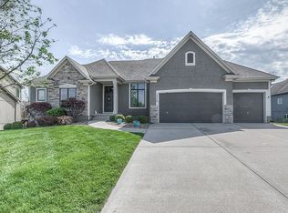 3236 SE Brookside Dr, Lees Summit, MO 64063
